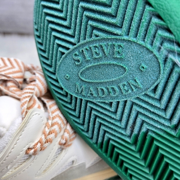 Steve Madden roaring sneakers. NWOT - Picture 6 of 6